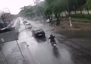 Temporal no Rio tem volume histórico e causa transtornos nesta segunda (19); alerta para mais 200 mm de chuva