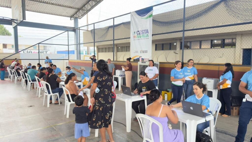 Cesta da família chega aos moradores de Normandia e Pacaraima