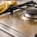 Por que a gordura do fogão parece sair na hora da limpeza, mas reaparece no dia seguinte