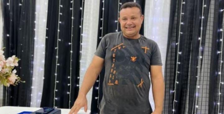 Eletricista morre após ter moto atingida por carro conduzido por policial militar e família cobra investigação rigorosa