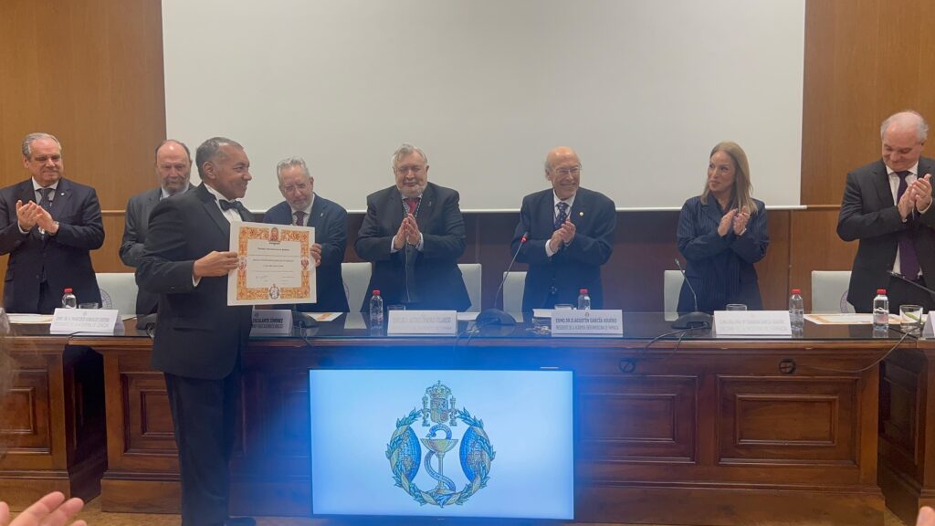 Pesquisador da Unifap recebe Prêmio da Academia Iberoamericana de Farmácia em Granada, Espanha