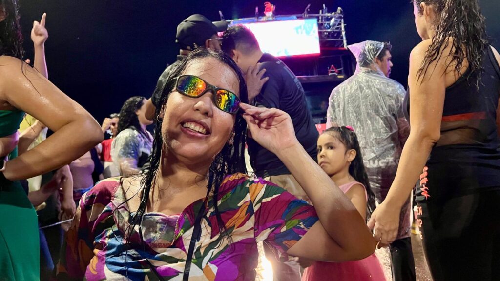 Pedro Sampaio encerra Orla Folia e arrasta multidão em Macapá