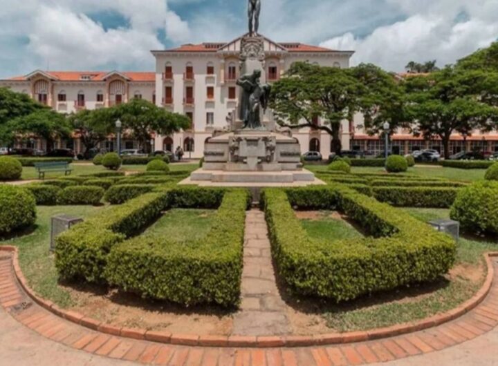 Conheça a cidade mineira que fica dentro de um vulcão extinto e virou refúgio de águas termais
