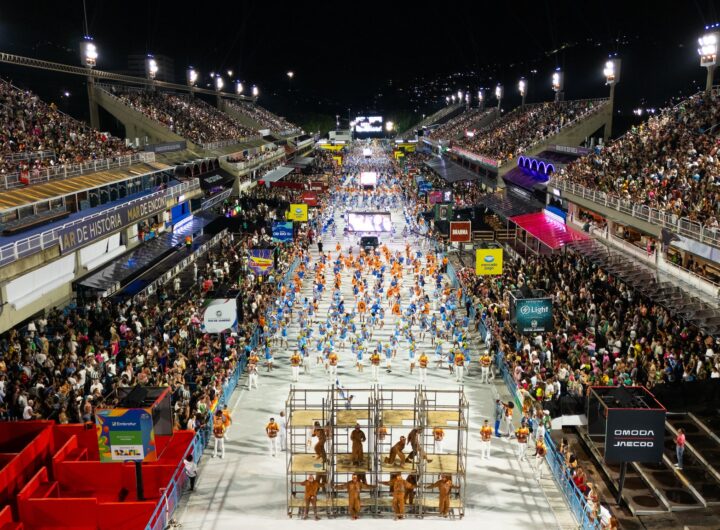 Sem atrasos, Acadêmicos de Niterói completa desfile em 79 minutos