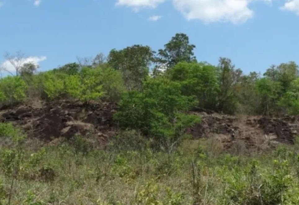 Domo riolitico, gerado durante as erupções efusivas na Amazônia Imagem: Divulgação… - Veja mais em https://noticias.uol.com.br/meio-ambiente/ultimas-noticias/redacao/2025/08/28/passado-escondido-um-dos-vulcoes-mais-antigos-da-terra-esta-no-brasil.htm?cmpid=copiaecola
