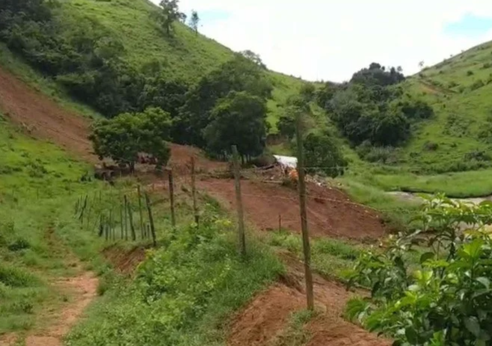 quatro pessoas da mesma família faleceram após o rompimento de um açude provocar um deslizamento de terra. Foto: Divulgação/ CBMMG