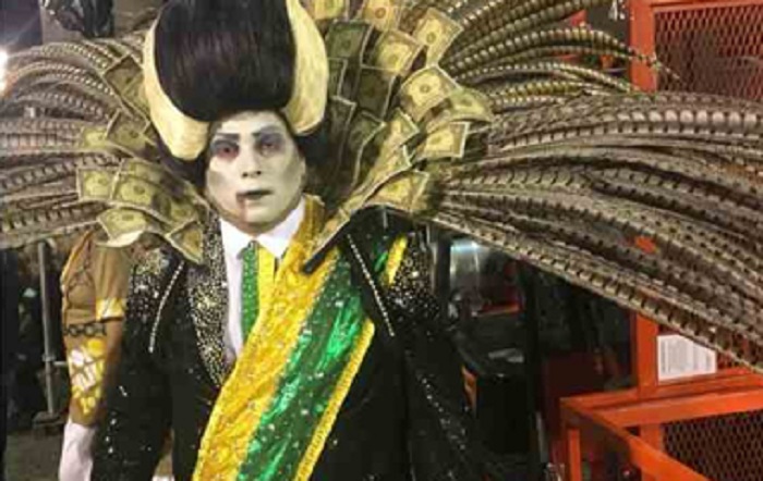 Bolsonaro e Temer já foram alvos de críticas no Carnaval; relembre