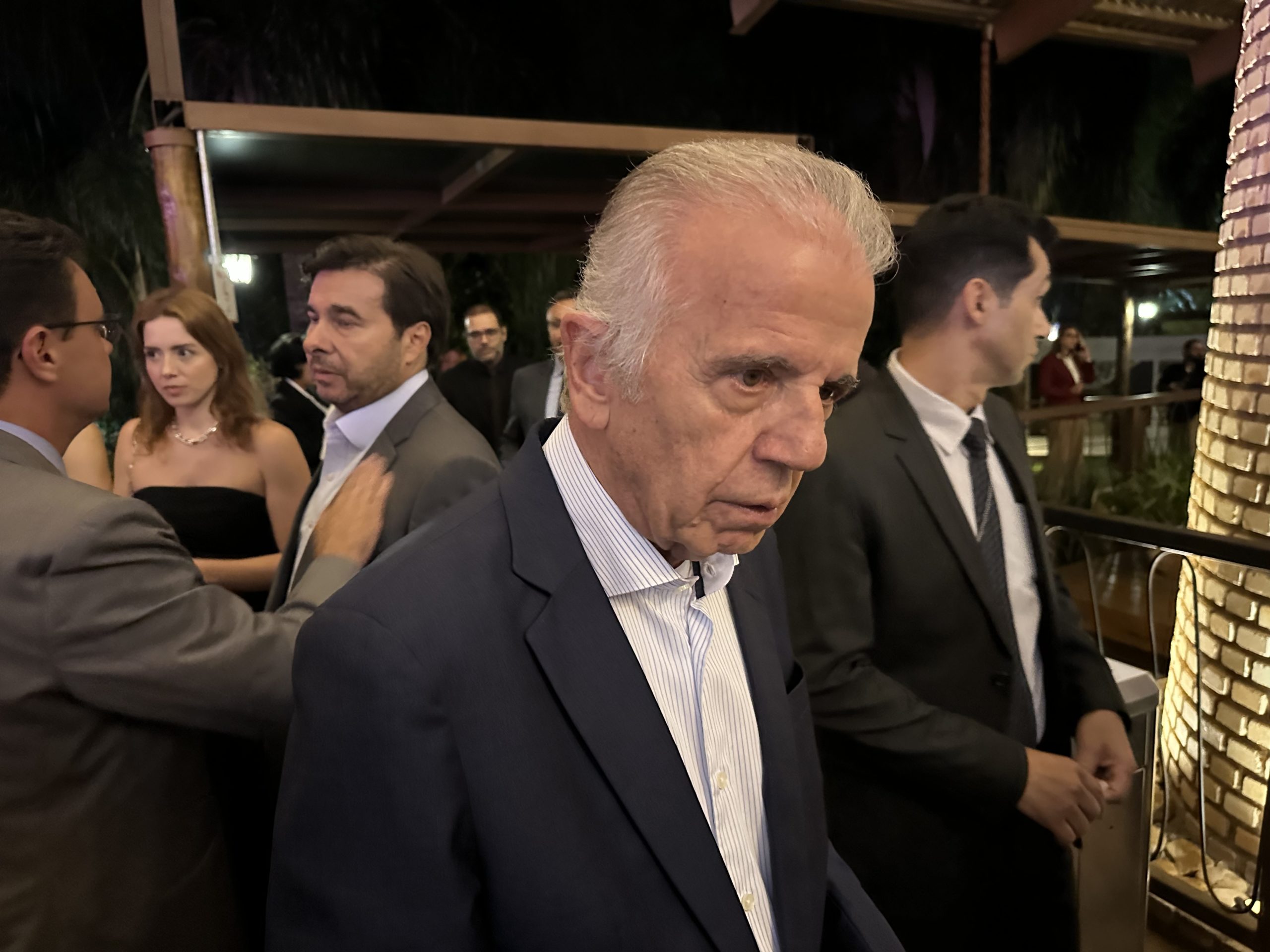 José Múcio, ministro  da Defesa, compareceu à festa