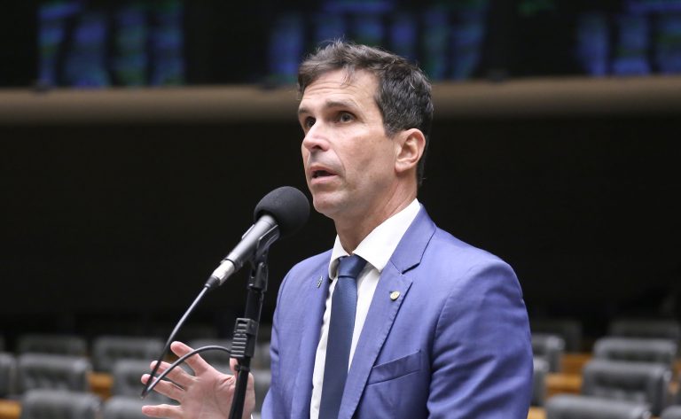 Deputado Luiz Lima (PL-RJ) fala no Plenário da Câmara dos Deputados