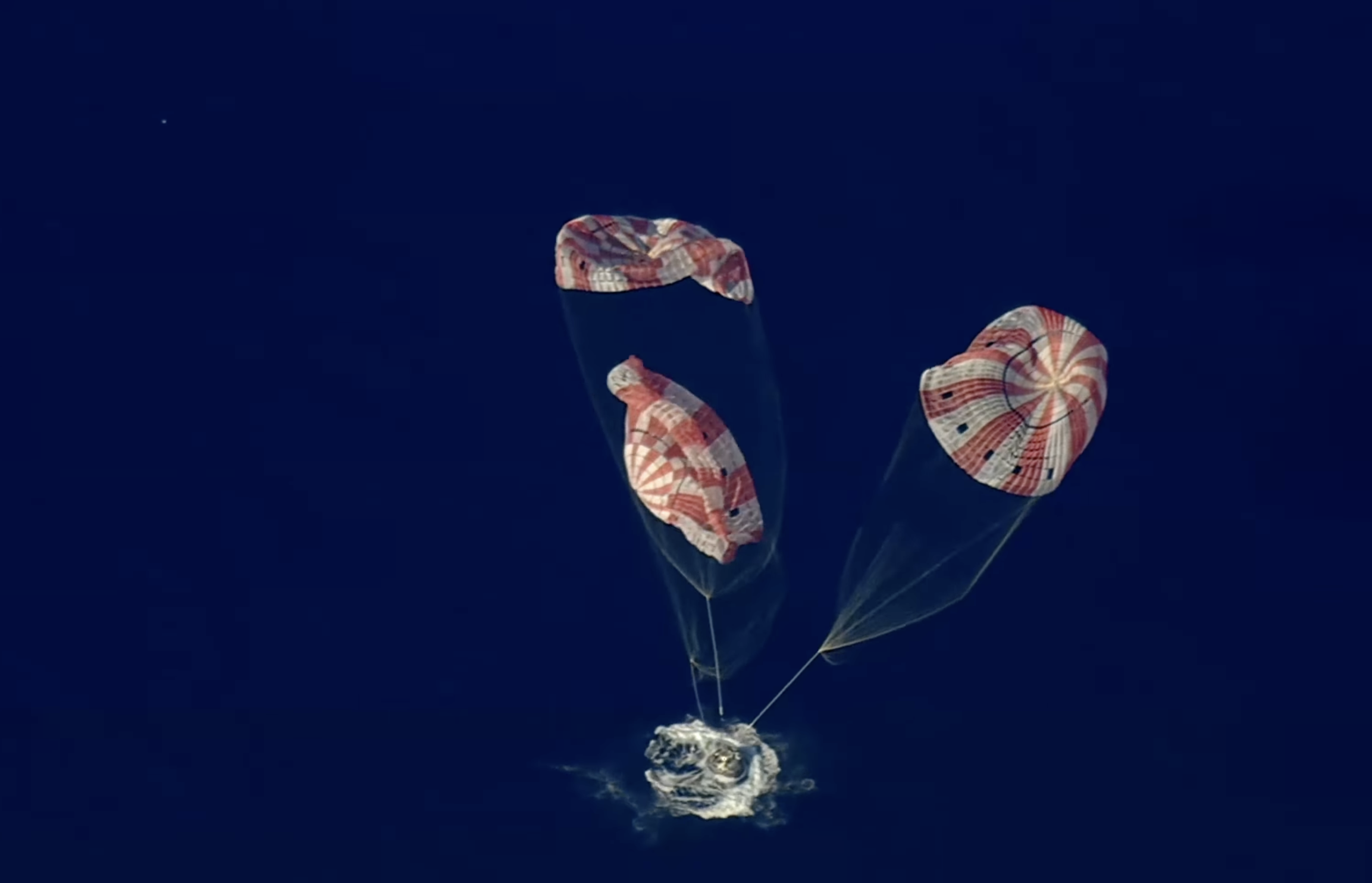 Artemis-2-pousa-na-agua-10-abr-2025