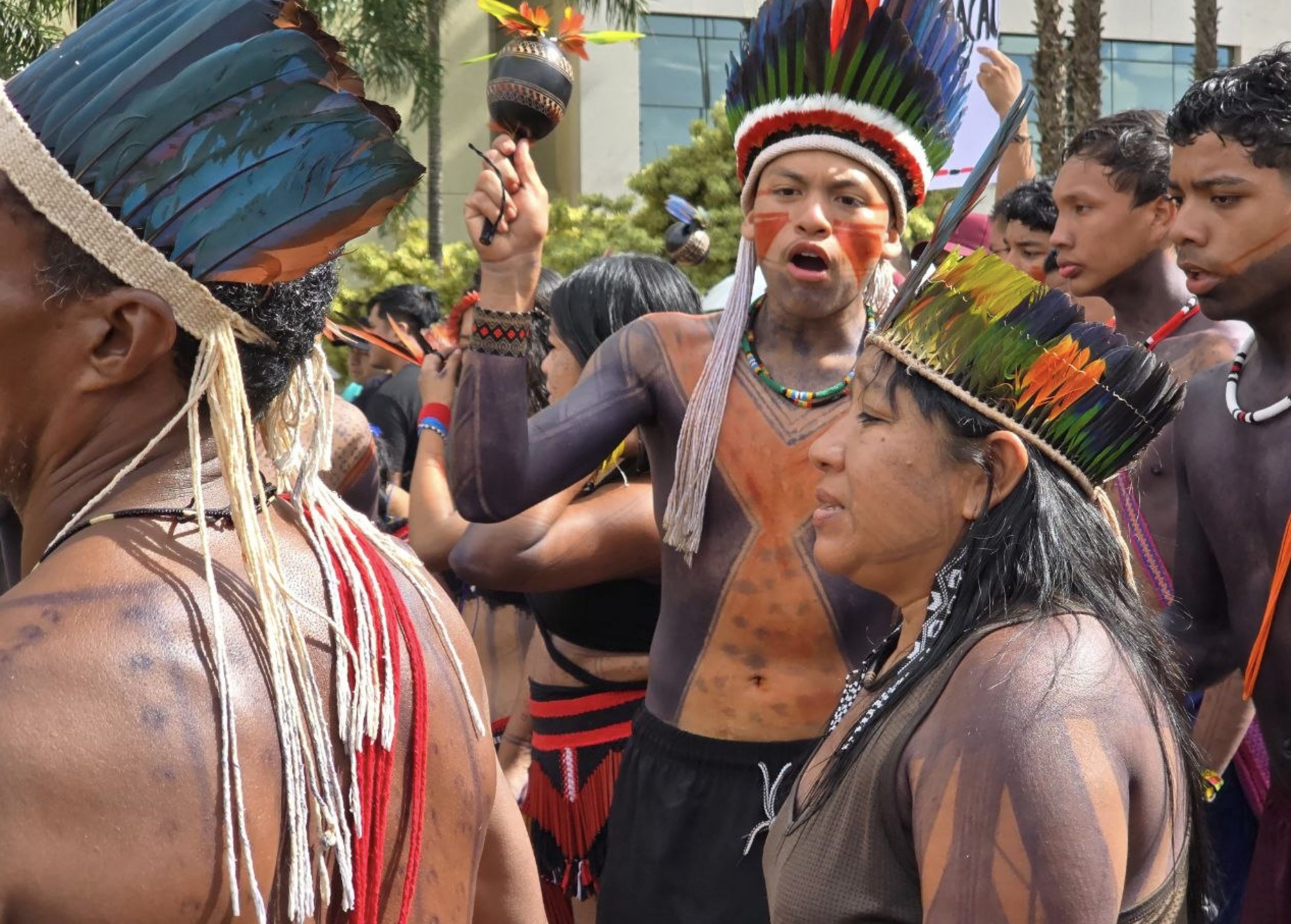 Indígenas cobram o Executivo, o Judiciário e o Legislativo