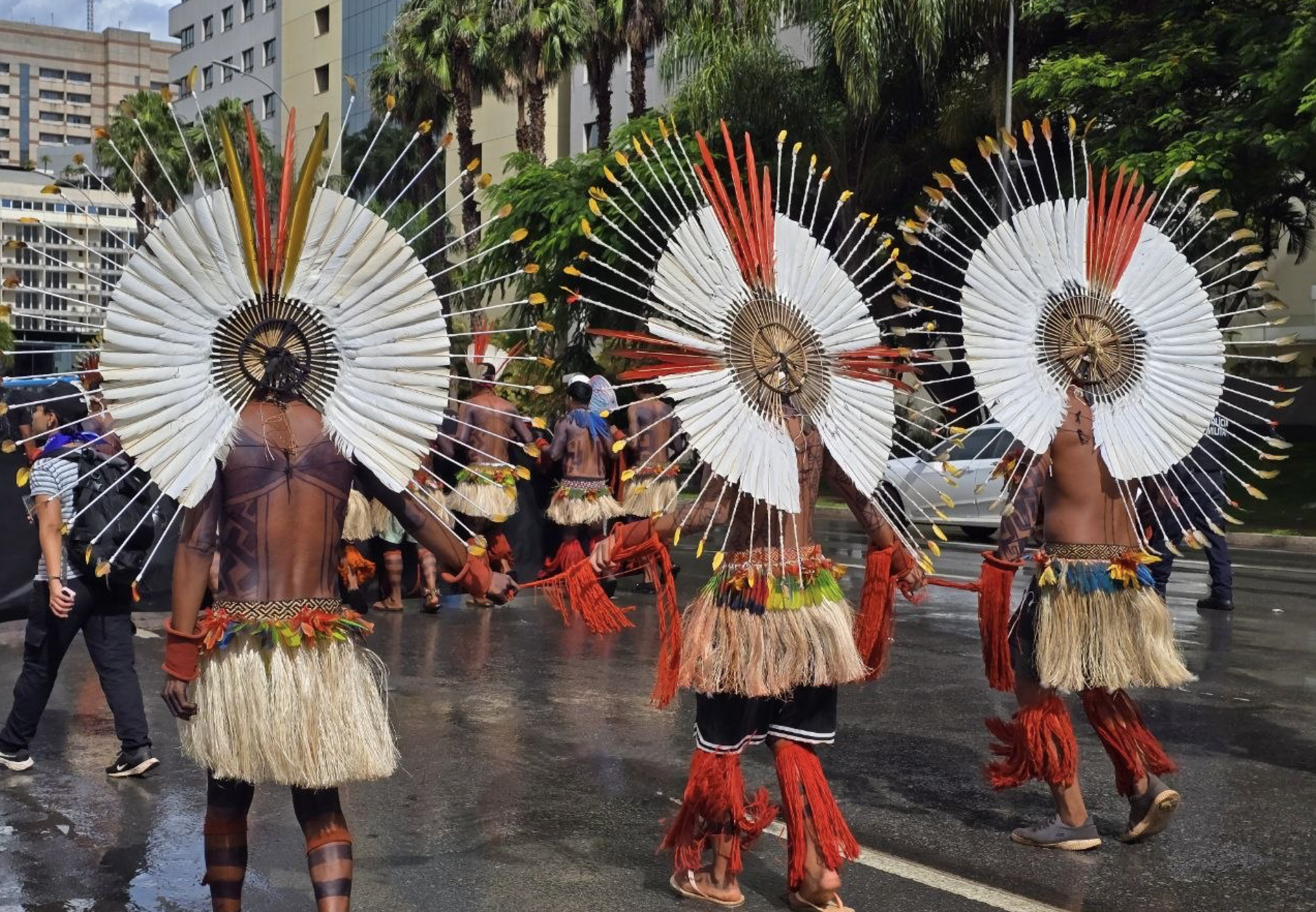Indígenas durante marcha em Brasília