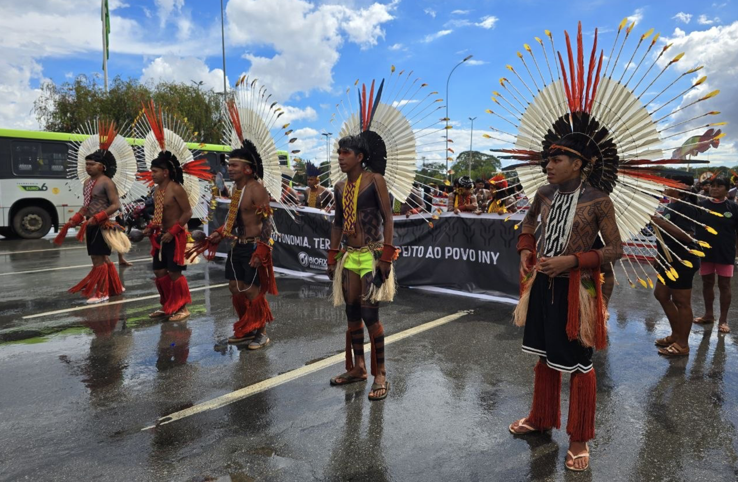 Indígenas cobram o Executivo, o Judiciário e o Legislativo