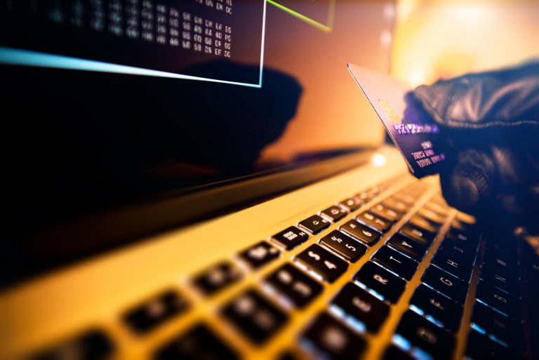 Segurança - geral - segurança digital - proteção de dados pessoais - hacker - roubo compras on line